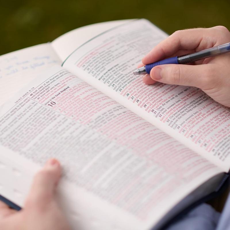 KJV: Standard Size Thumb Index Edition – Burgundy (Imitation Leather)