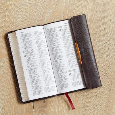 NKVJ: Checkbook Bible, Compact, Bonded Leather, Burgundy (New King James Version)