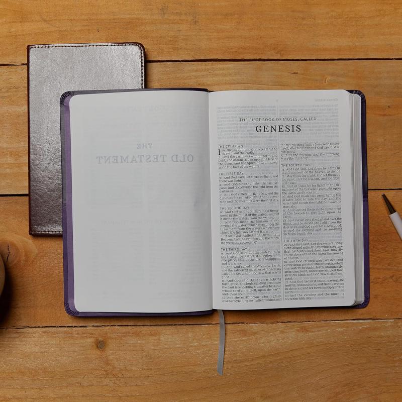 KJV, Thinline Bible, Large Print, Leathersoft, Burgundy, Thumb Indexed, Red Letter, Comfort Print: Holy Bible, King James Version Imitation Leather – Import